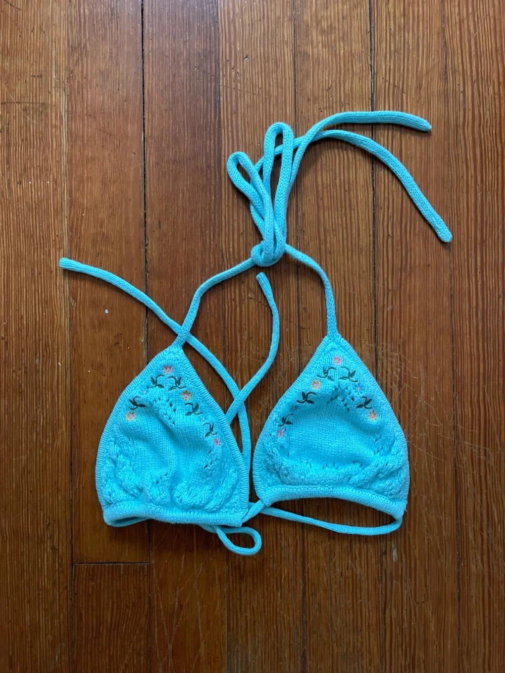 NWOT Frankie’s Bikinis x GUIZIO Tide Knit Bikini Top in Aqua Embroidery Knit